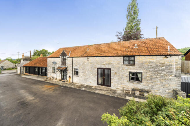5 bed property, in Compton Street, £550,000