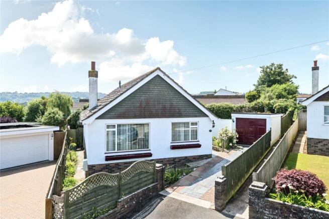 2 bed property, in Cambridge Road, £325,000