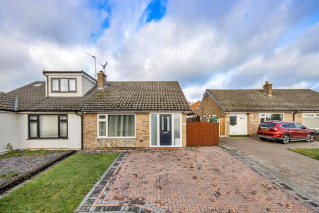 2 bed property, in Painters Ash Lane, £375,000