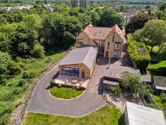 8 bed property, in Pinfold Lane, £3,000,000