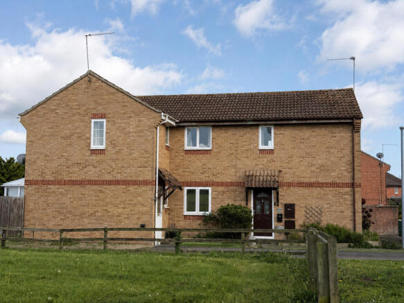 3 bed property, in Proud Close, £270,000