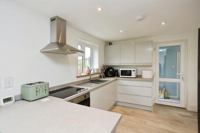 3 bed property, in Paddock Close, £450,000