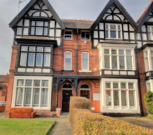 1 bed property, in Narborough Road, £95,000