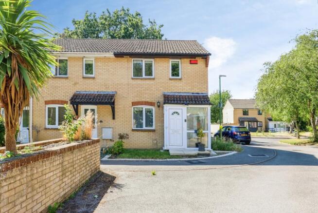 2 bed property, in Tytherley Green, £300,000