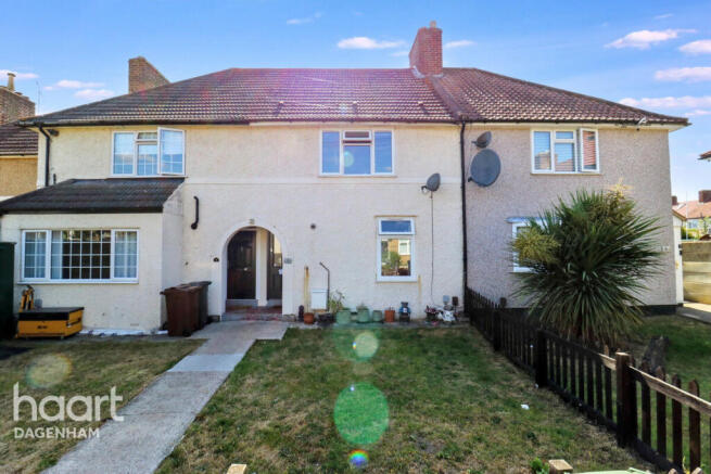 3 bed property, in Spinney Gardens, £400,000