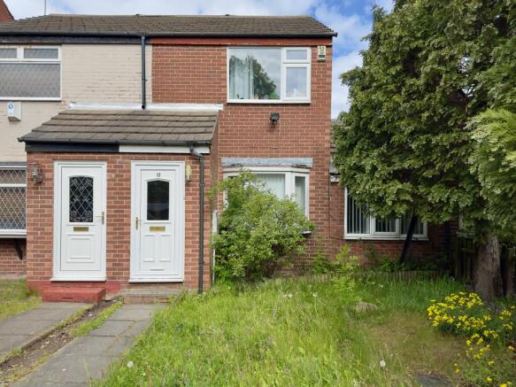 2 bed property, in Rosslyn Mews, £95,000