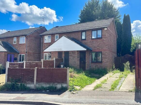 2 bed property, in Birkenshaw Road, £200,000