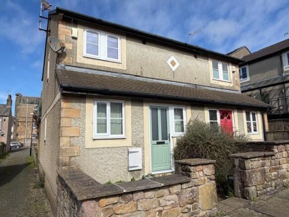 2 bed property, in Chiltern Court, £168,750