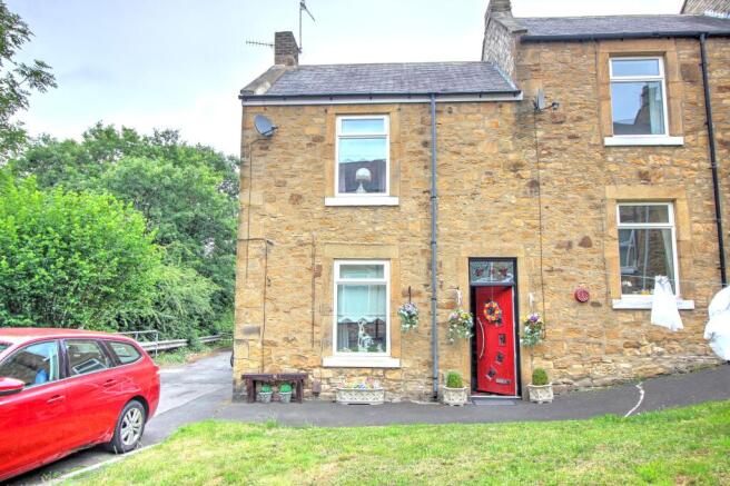 2 bed property, in Mary Street, £95,000