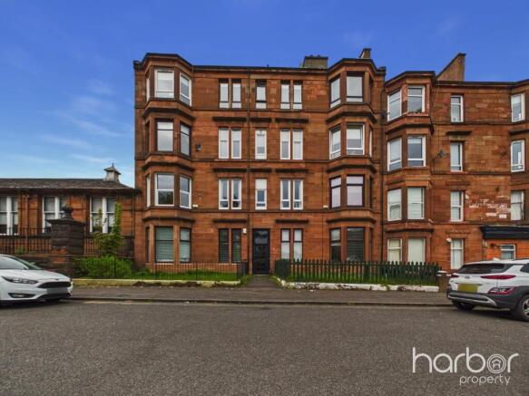 2 bed property, in Roslea Drive, £185,000