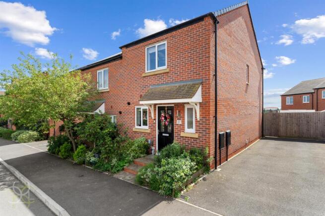 2 bed property, in Spiers Crescent, £250,000