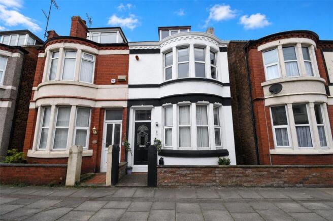4 bed property, in Marshlands Road, £250,000