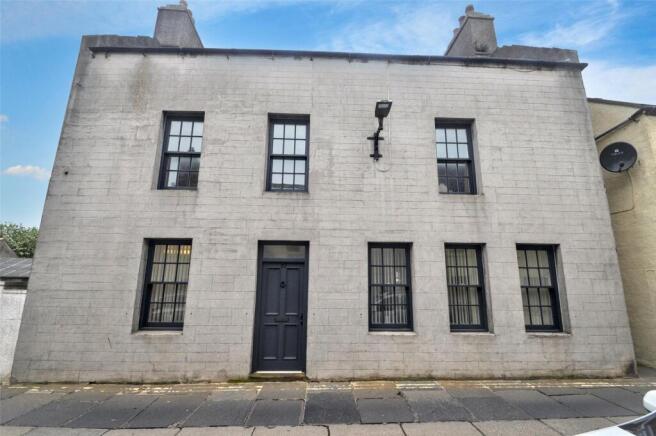 4 bed property, in 87 Victoria Street, £250,000