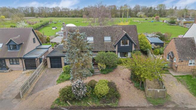 4 bed property, in Vicarage Road, £650,000