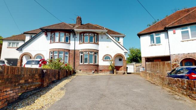 3 bed property, in Y Goedwig, £565,000