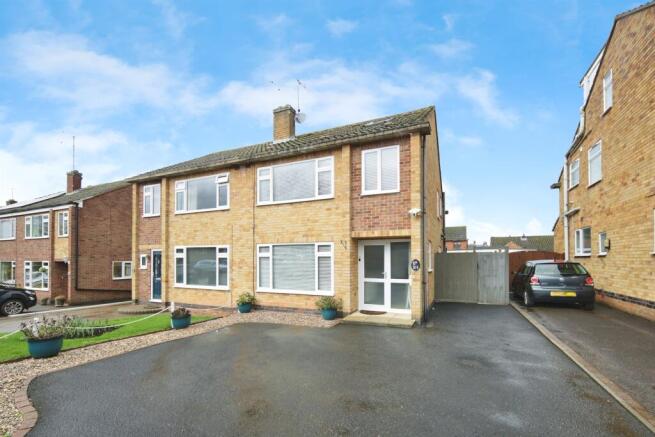 4 bed property, in Archer Road, £485,000