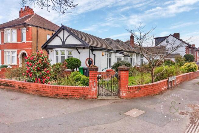 2 bed property, in Heathwood Road, £300,000