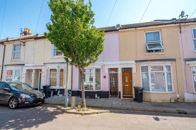 3 bed property, in Harold Road, £285,000