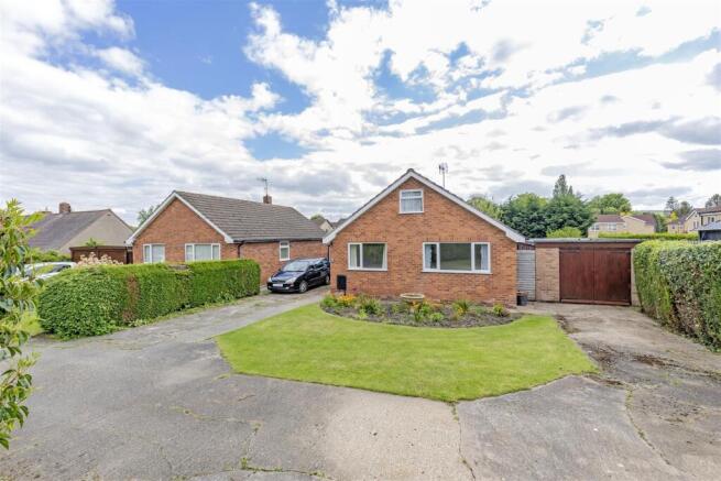 3 bed property, in Mayfield Road, £339,000