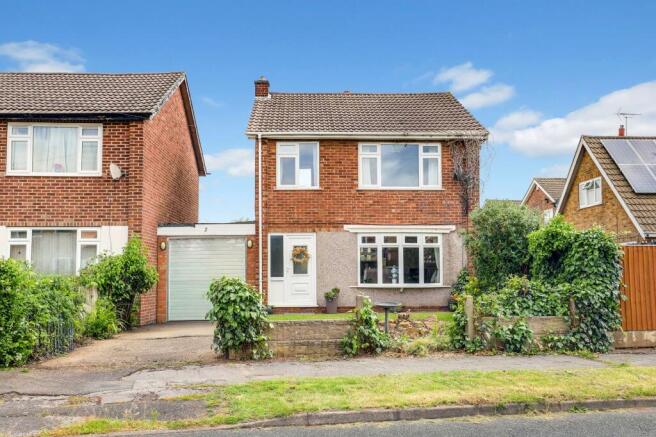 3 bed property, in Frances Grove, £250,000