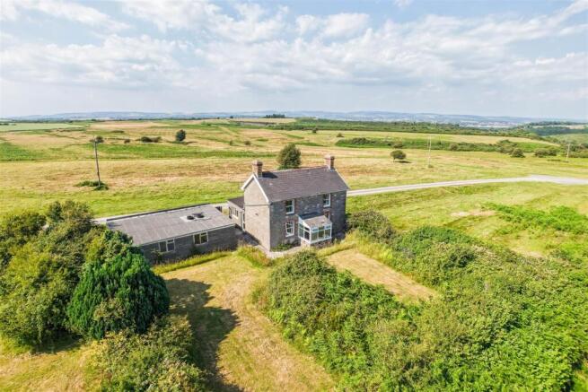 3 bed property, in Twyn Glas, £695,000
