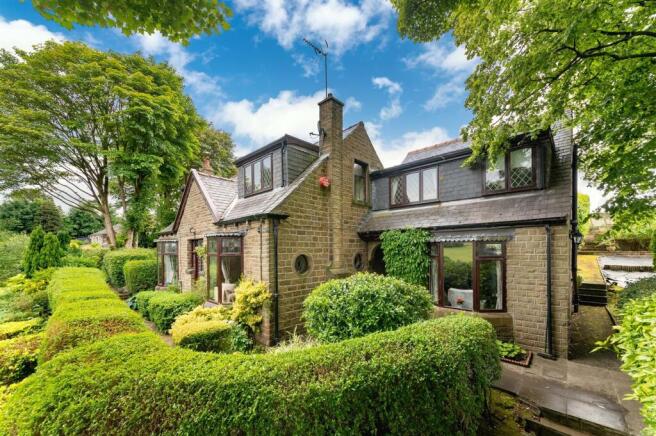 5 bed property, in Varley Road, £800,000
