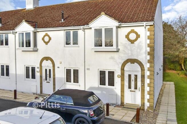 2 bed property, in Bouldnor, £165,000