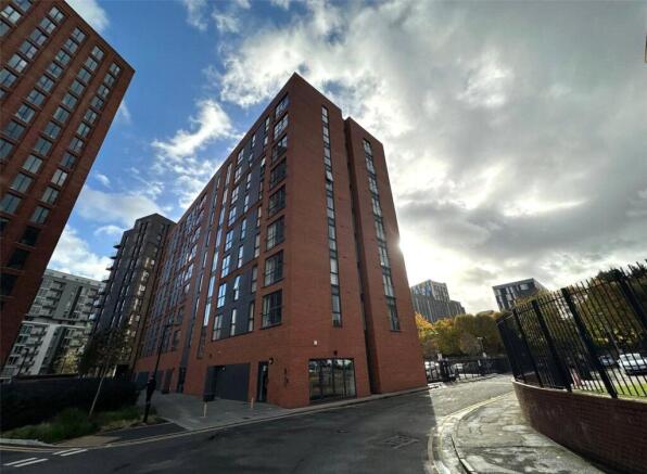 3 bed property, in Riley Building, £230,000