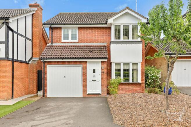 3 bed property, in Kestrel Road, £550,000