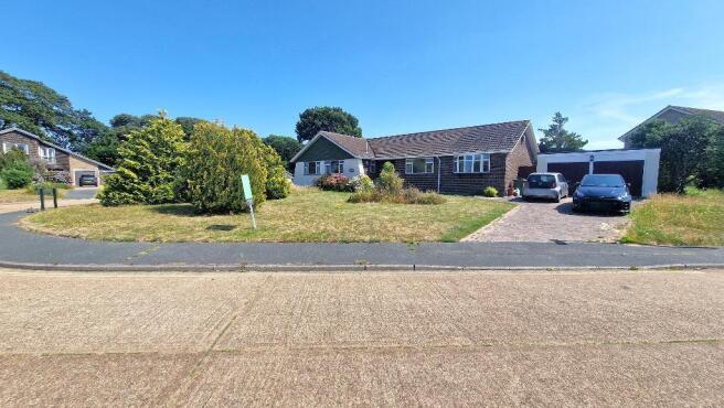 4 bed property, in Solent View Road, £625,000