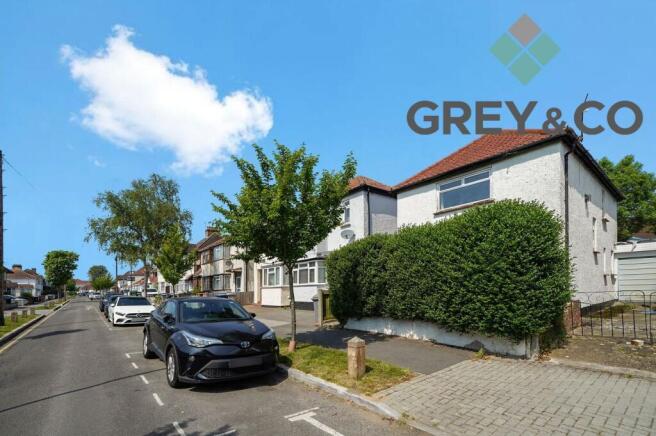 3 bed property, in Rugby Avenue, £499,950