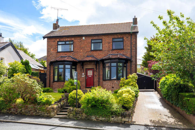 4 bed property, in Moss Bank Road, £500,000