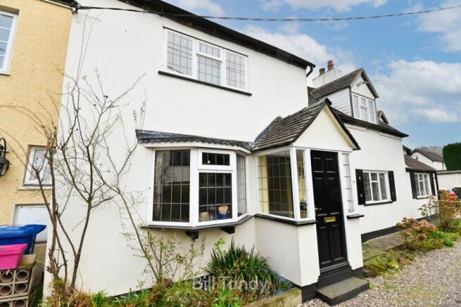 2 bed property, in The Green, £265,000