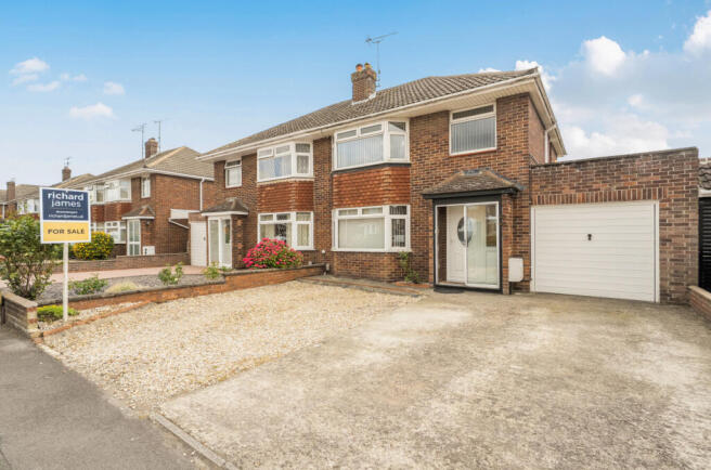 3 bed property, in Grange Drive, £375,000