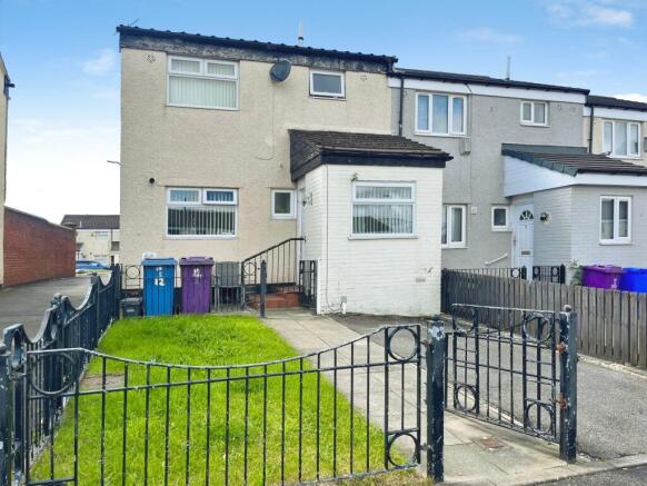 3 bed property, in Maryport Close, £140,000