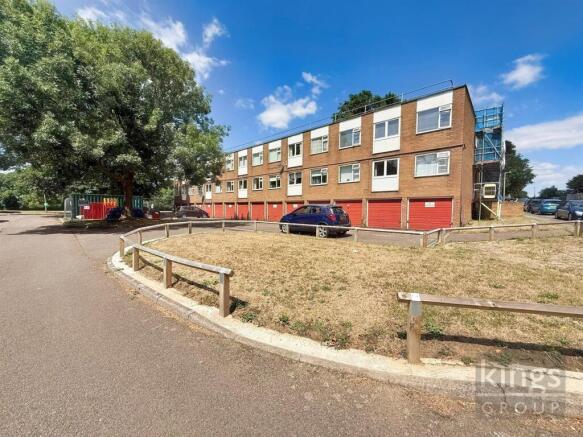 1 bed property, in Harberts Road, £180,000