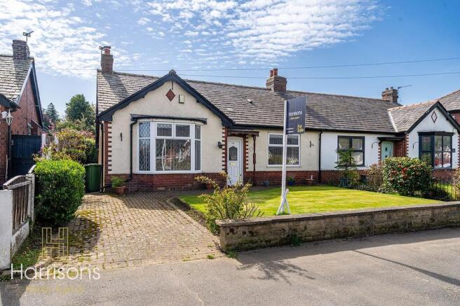 2 bed property, in Manchester Road, £230,000