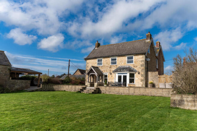 5 bed property, in Front Street, £950,000