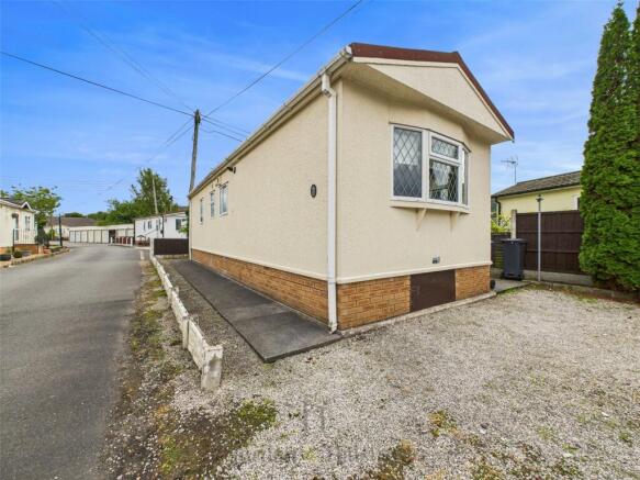 1 bed property, in Frodsham Park Homes, £110,000