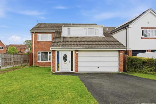 4 bed property, in Atholl Close, £450,000
