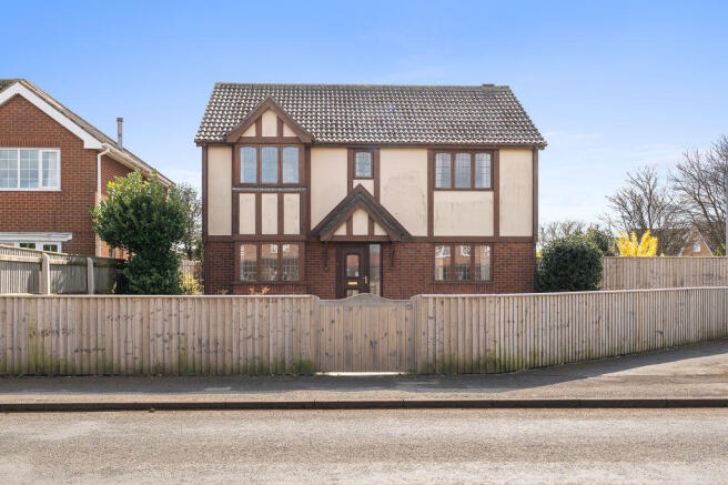 4 bed property, in Louth Road, £280,000