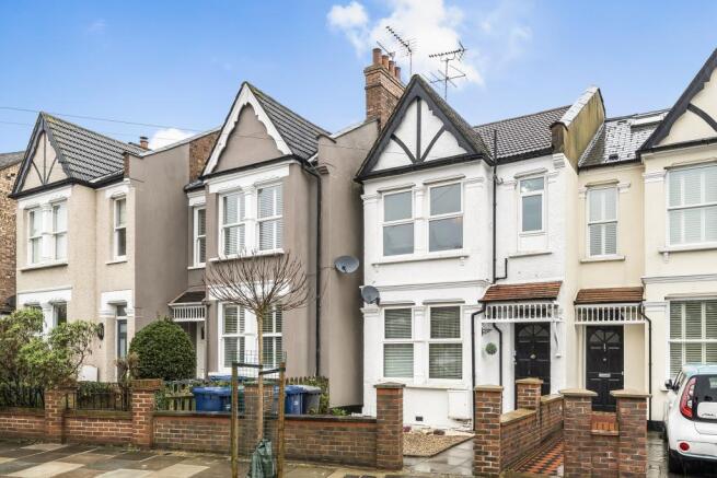 2 bed property, in Goldsmith Road, £400,000