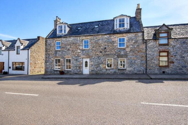 5 bed property, in Conval Street, £270,000