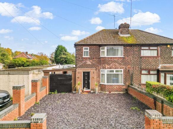 3 bed property, in Cawthorne Avenue, £310,000