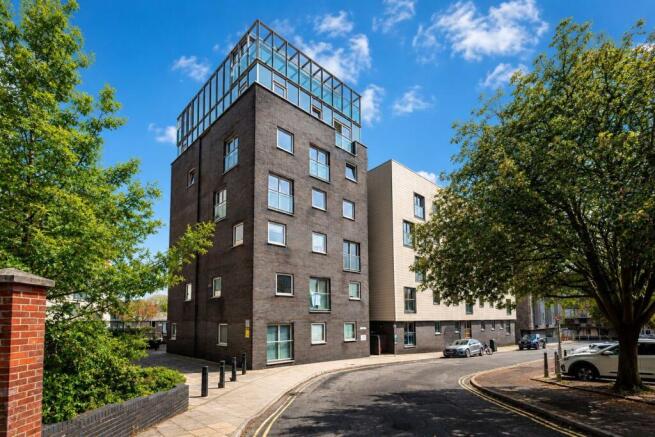 2 bed property, in Greyfriars Road, £110,000
