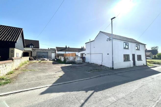 Studio, in Hythe Lane, £120,000