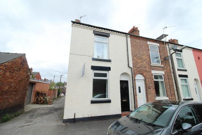 2 bed property, in Victoria Street, £140,000