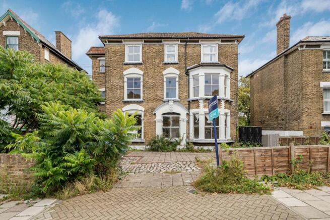 3 bed property, in Sunderland Road, £300,000