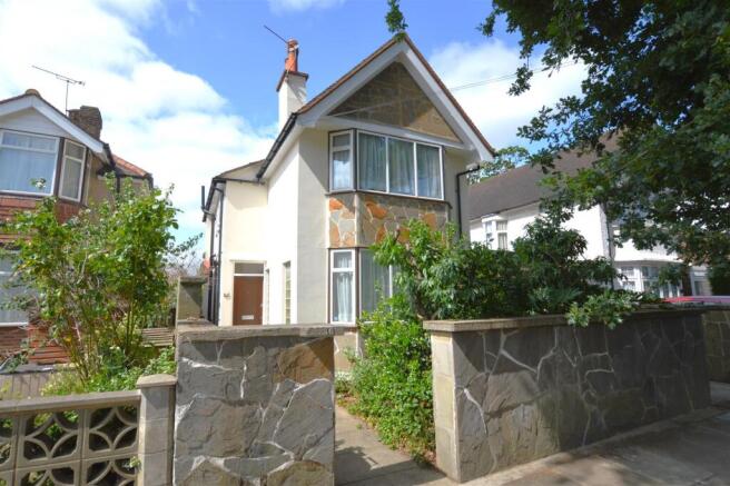 3 bed property, in Derwent Road, £734,950