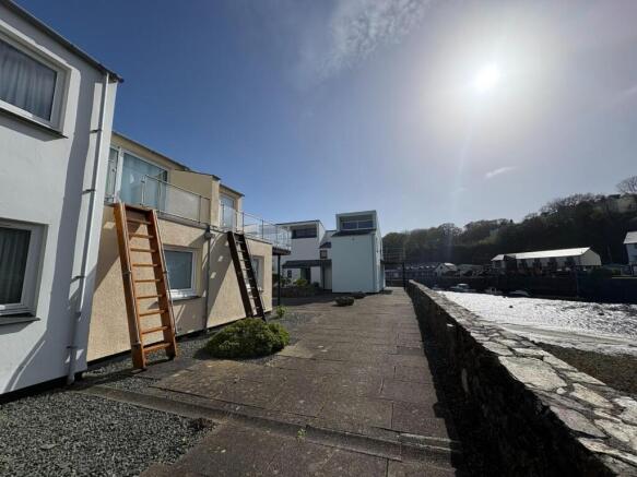 3 bed property, in South Snowdon Wharf, £225,000